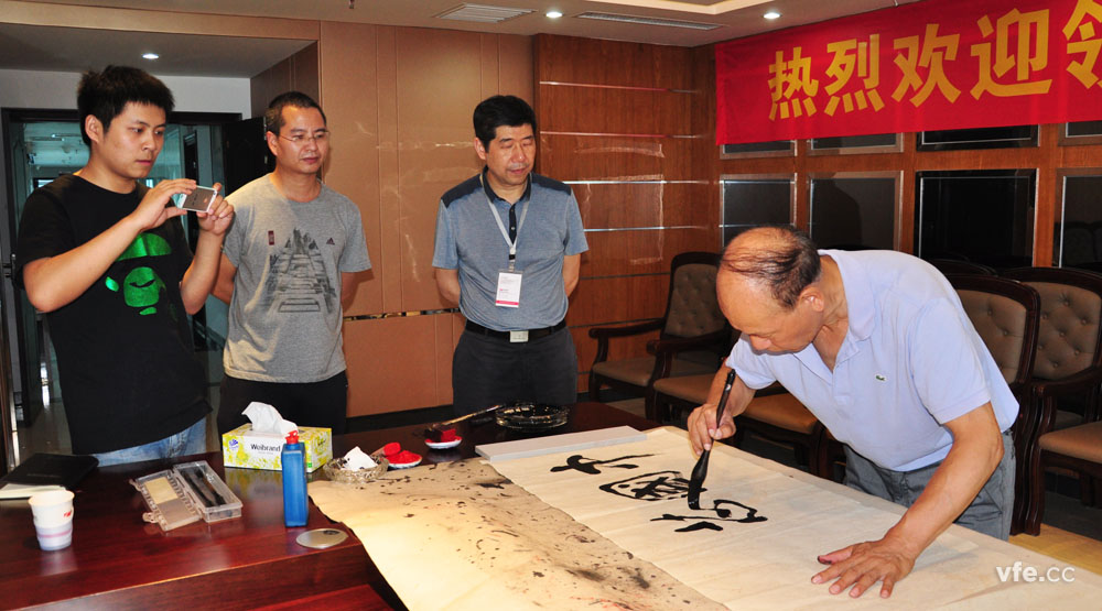 國防科大原電子科學(xué)與工程學(xué)院政委 為“中國芯，銀河夢”題詞